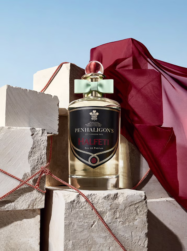 Perfumes That Scream Christmas: Scents That Capture the Season’s Spirit